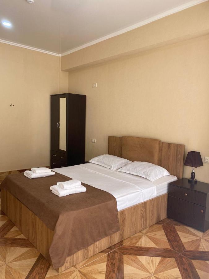 Hotel Saburtalo Roni Тбилиси Екстериор снимка