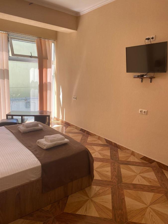 Hotel Saburtalo Roni Тбилиси Екстериор снимка