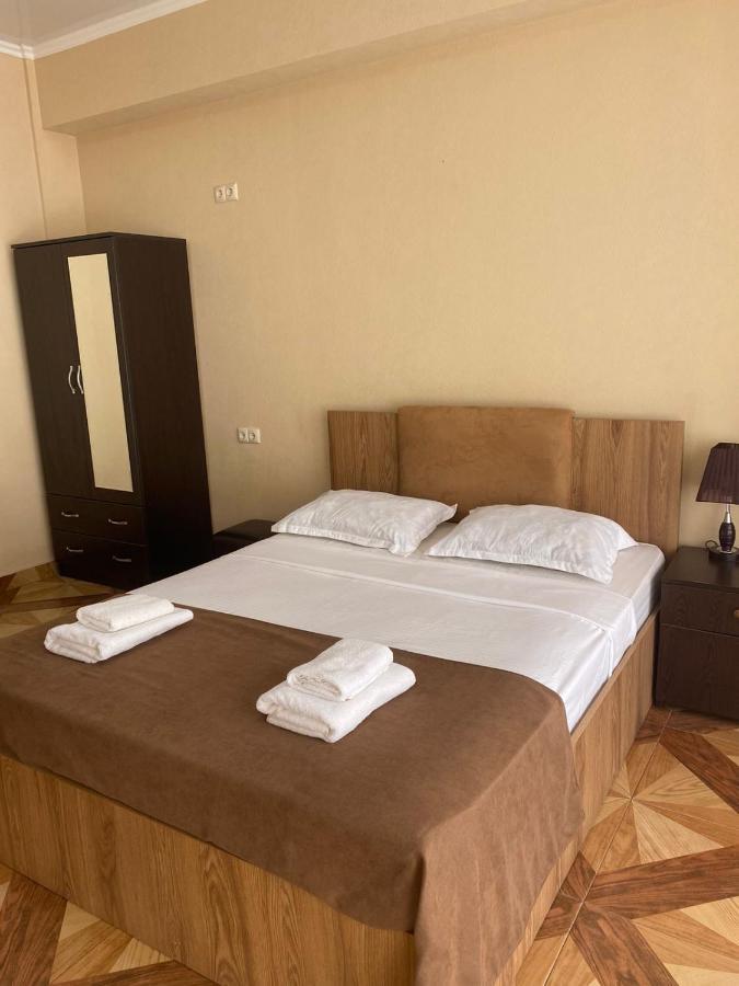 Hotel Saburtalo Roni Тбилиси Екстериор снимка
