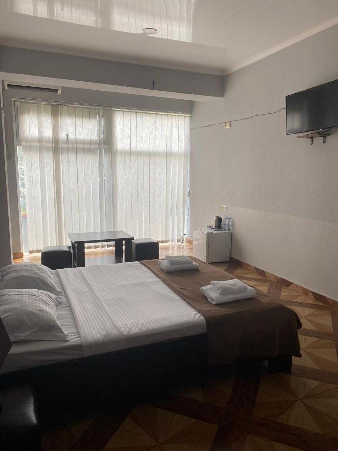 Hotel Saburtalo Roni Тбилиси Екстериор снимка