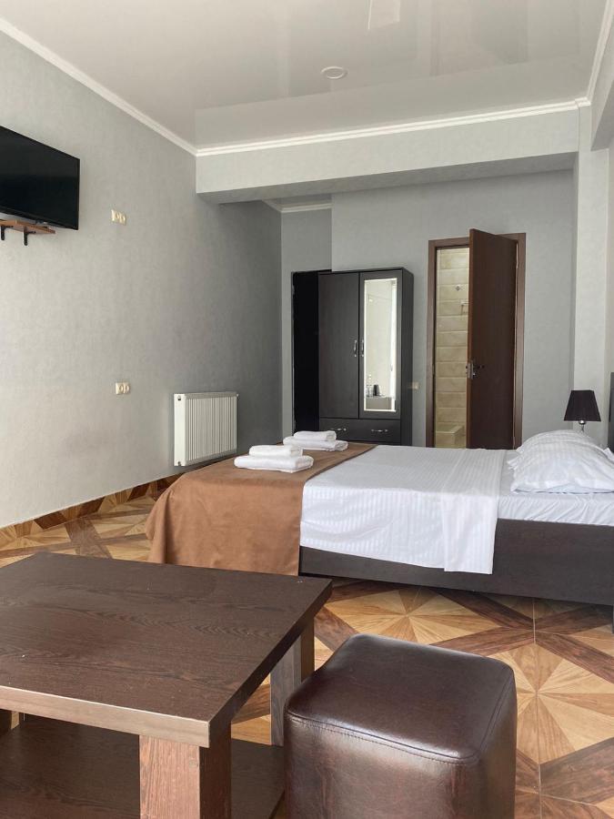 Hotel Saburtalo Roni Тбилиси Екстериор снимка