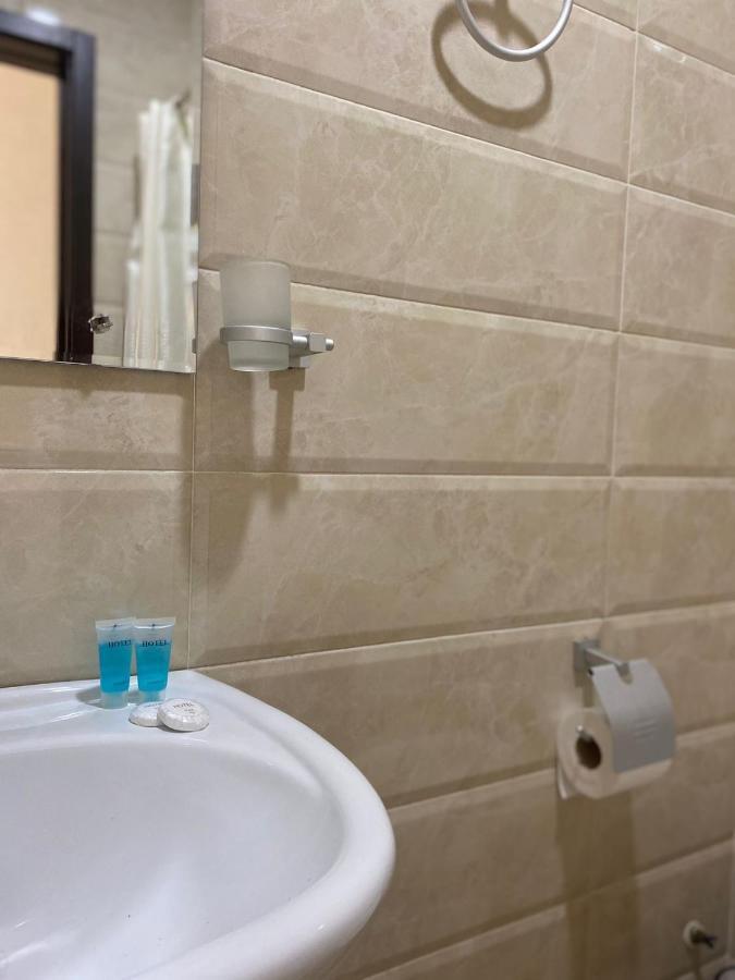 Hotel Saburtalo Roni Тбилиси Екстериор снимка